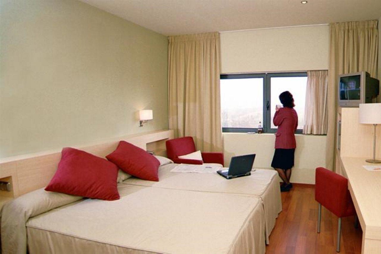 Hotel Les Torres Sant Esteve Sesrovires Extérieur photo